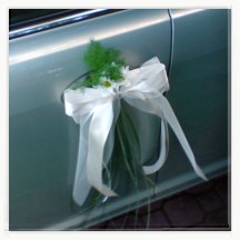 Dekoracja auta do ślubu