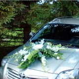 Dekoracja auta do ślubu